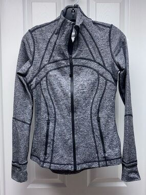 Lululemon Gray Zip Up Jacket Size 6 Athletic Fitted Thumbholes
